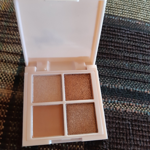 Ipsy bag with four items - Picture 6 of 7